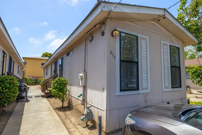 Building Photo - North Oakland Gem!
