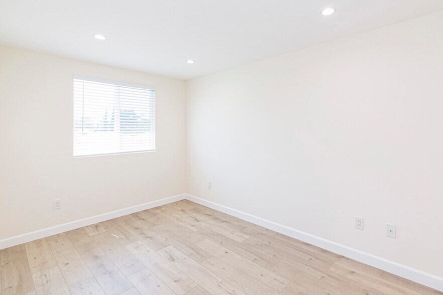 Building Photo - 15849 1/2 Malden St