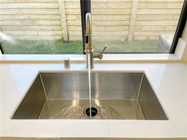 Building Photo - 3 Rushingwind