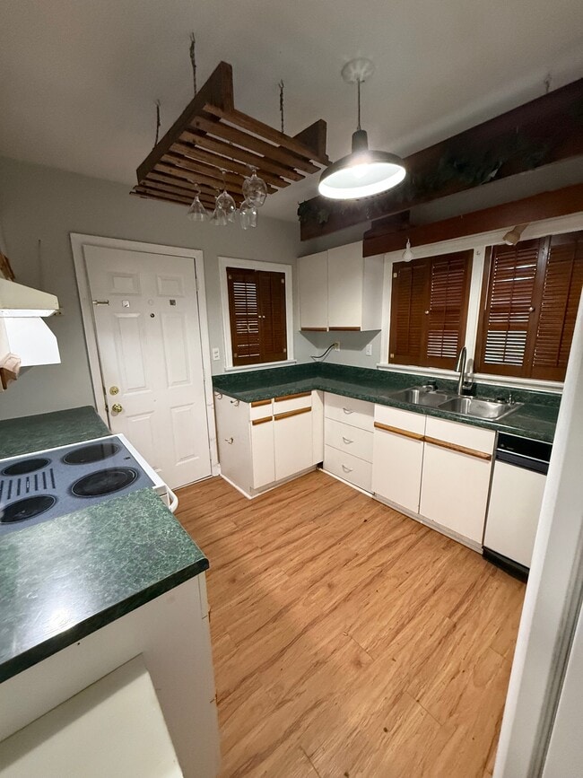 Building Photo - 3914 Herschel St