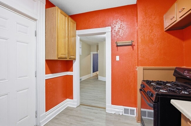 Building Photo - 1114-1118 Sutherland