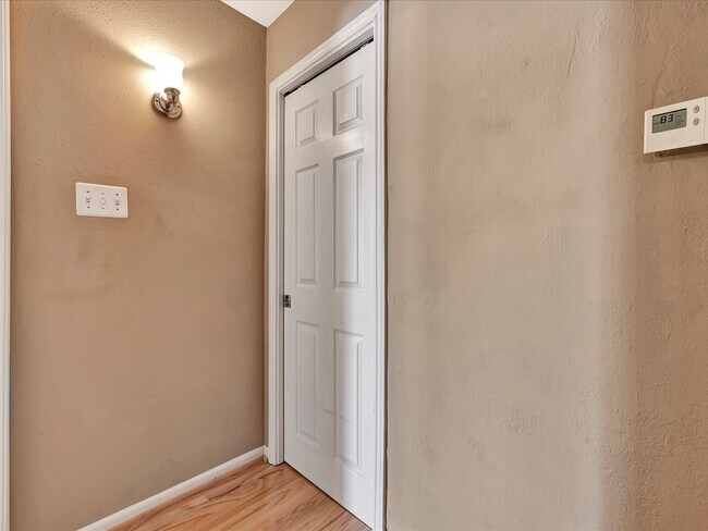 Building Photo - 1601 S Shepherd Dr
