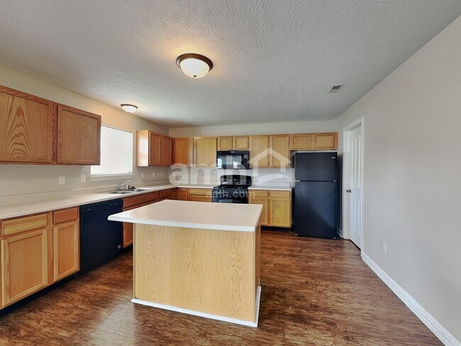 Building Photo - 960 Foxtail Ct