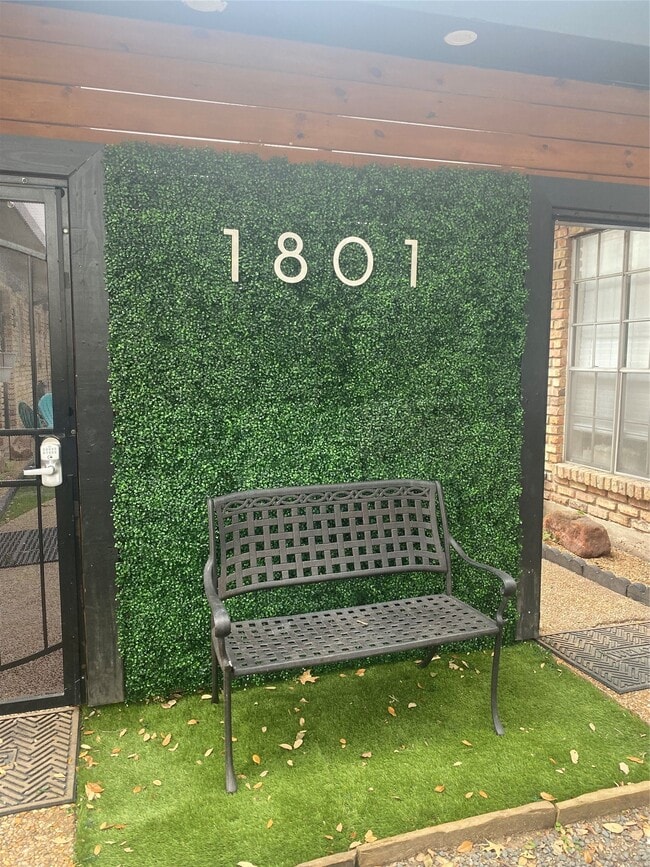 Building Photo - 1801 Huldy St