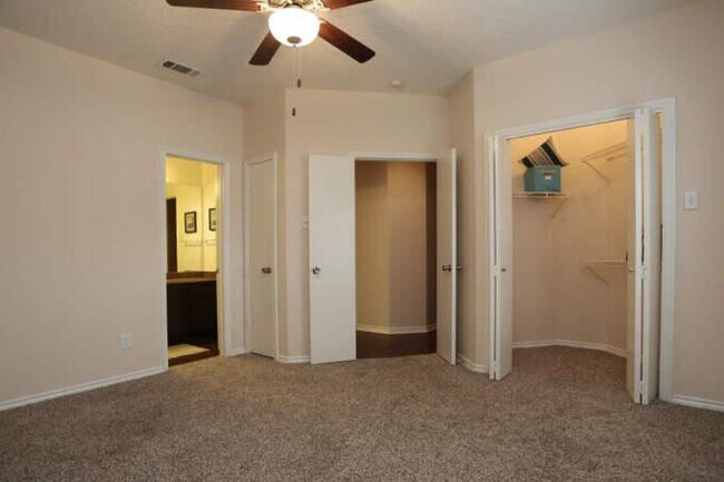 Building Photo - 2 bedroom in Dallas TX 75248