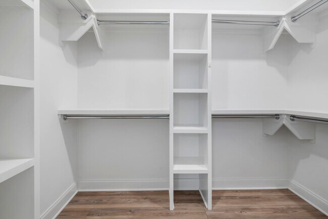 Building Photo - Canterbury Townhome