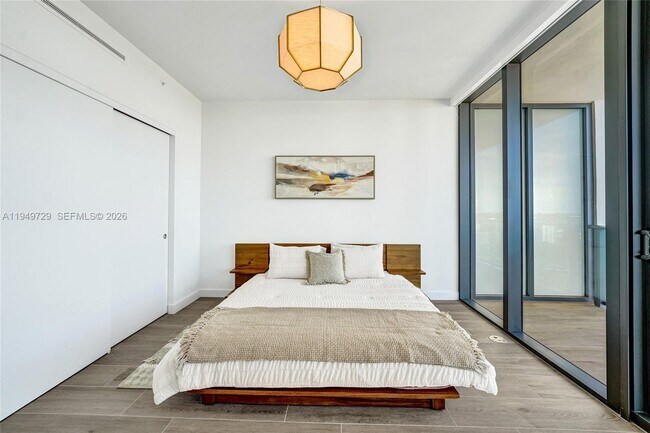 Building Photo - 900 N Ocean Blvd