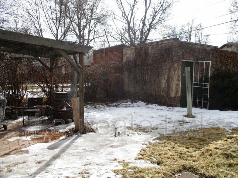 Building Photo - 953 Garfield St