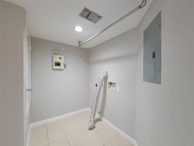 Building Photo - 18309 Sandy Cove Dr