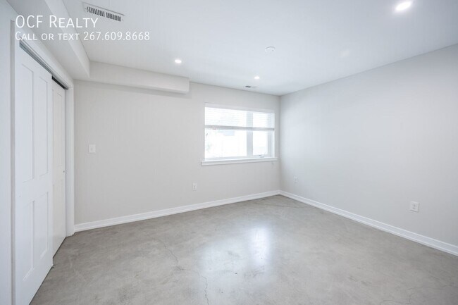 Building Photo - 1331 N Randolph St