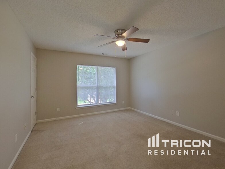 Building Photo - 5203 Holbert Cir