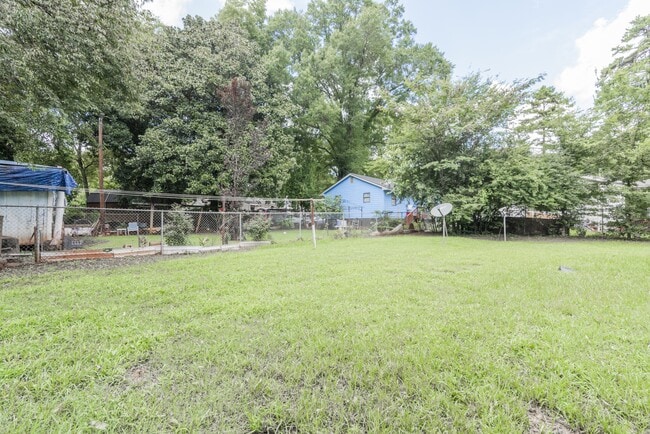 Building Photo - 2517 Hemphill St