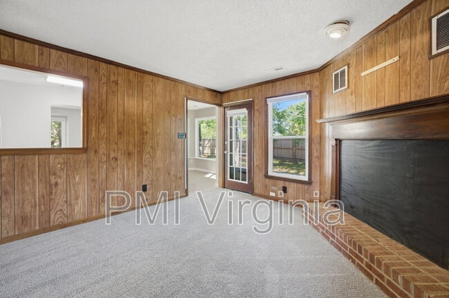 Building Photo - 901 Vincent Ct