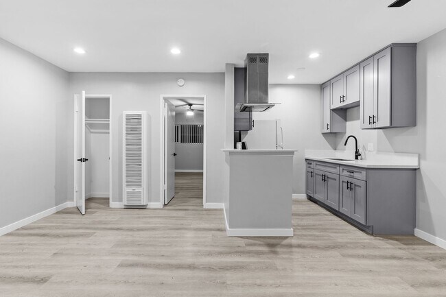 Interior Photo - 1655-1701 West Malvern Avenue