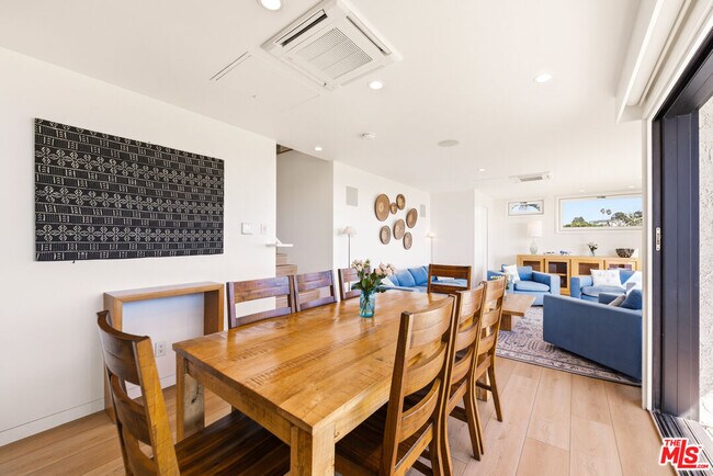 Building Photo - 6817 Seawatch Ln