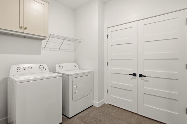 Building Photo - 1715 Whitetail Way
