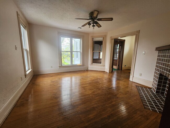 Building Photo - 346w4th