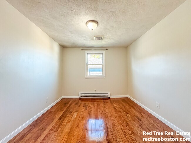 Building Photo - 74 Dunboy St