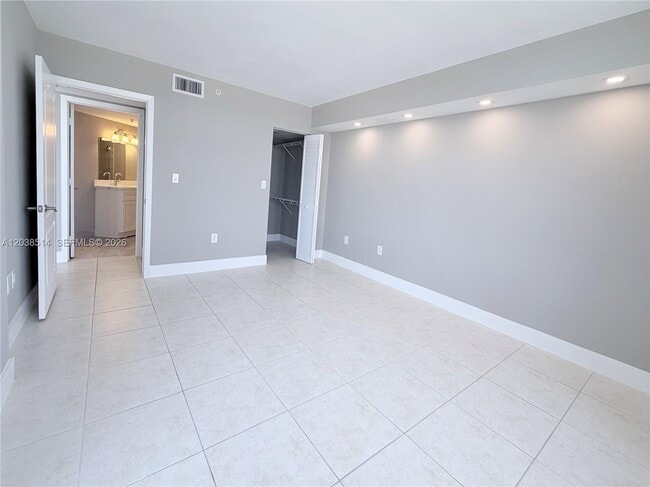 Building Photo - 1800 Sunset Harbour Dr
