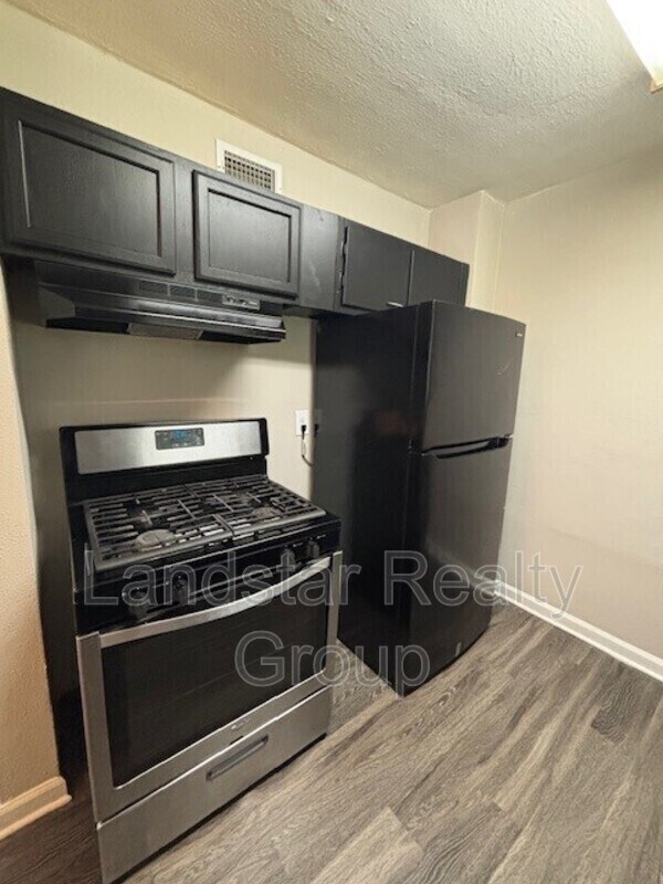 Building Photo - 4714 Seville Dr