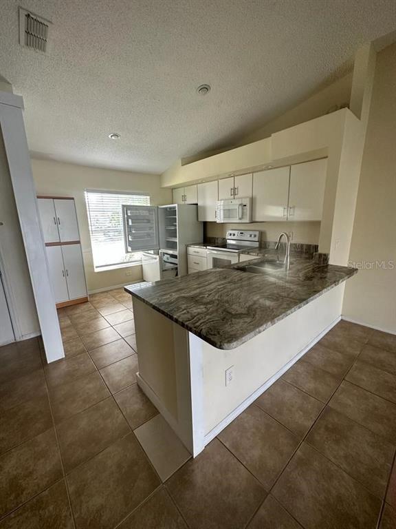 Building Photo - 13551 Summerton Dr