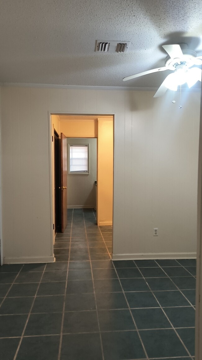 Building Photo - 7211 Rustic Cir
