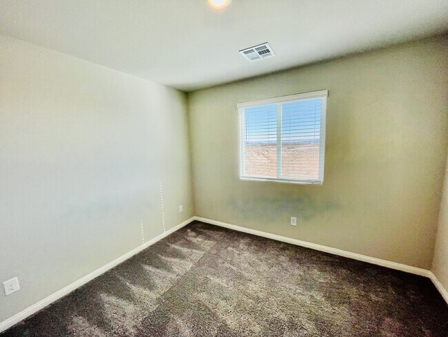 Building Photo - 4 Bd, 3 Bth, Newer Home, Granite Countertops and Entertainer’s Dream!