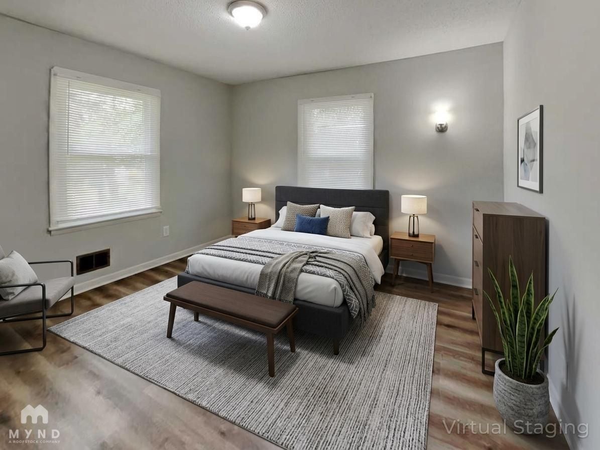 Building Photo - 706 Pond St