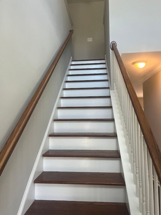 Building Photo - Available now. Beautiful 4BR/3BA home avai...