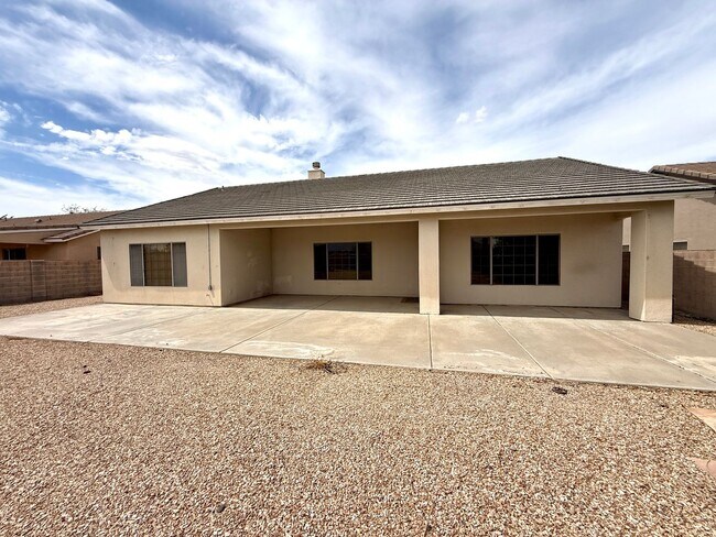 Building Photo - 2116 Roy Rogers Way
