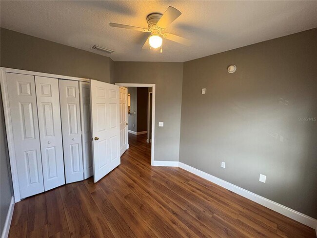 Building Photo - 6413 Hollydale Pl