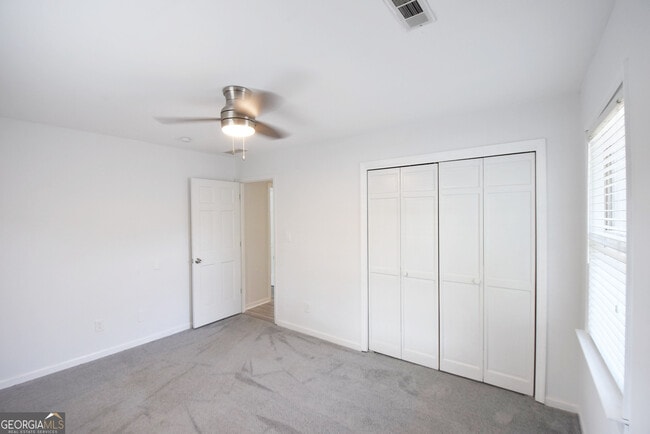 Building Photo - 98 Woodvalley Dr