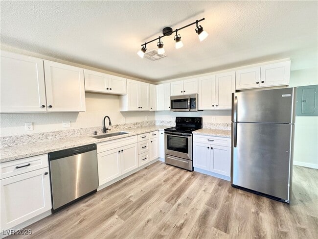 Building Photo - 2081 S Dandelion St