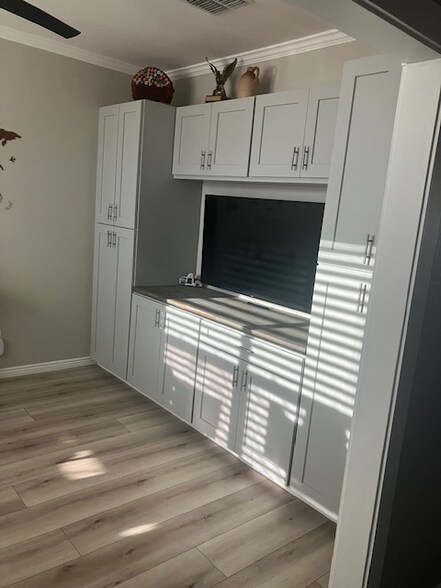 Building Photo - 814 W Santa Gertrudis Trail