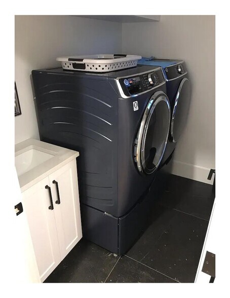 Building Photo - 153 Bayside Rd