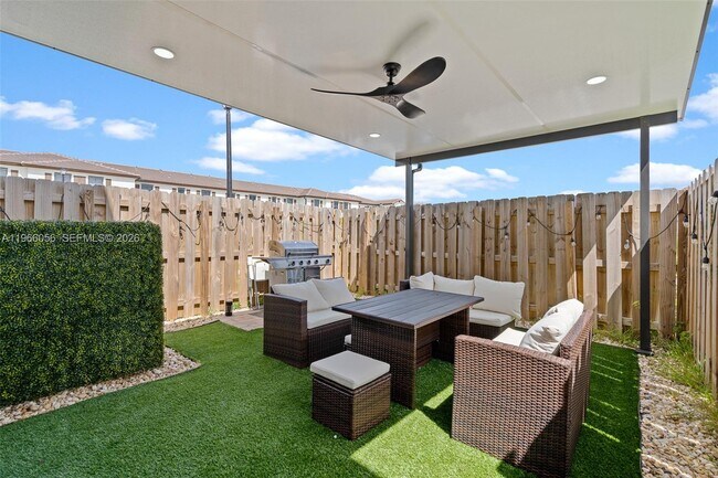 Building Photo - 9941 SW 231st Ln