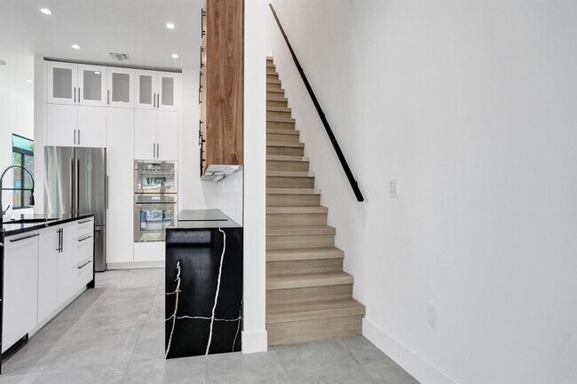 Building Photo - Southwest 7th Avenue, Fort Lauderdale, FL 33315 - 3 BR 3.5 BA townhouse
