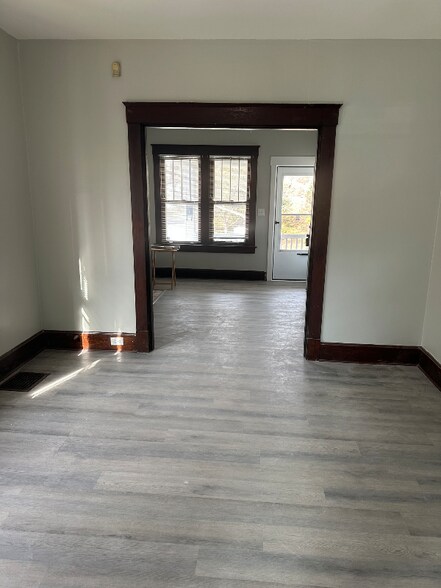 Building Photo - 401 E 15th St