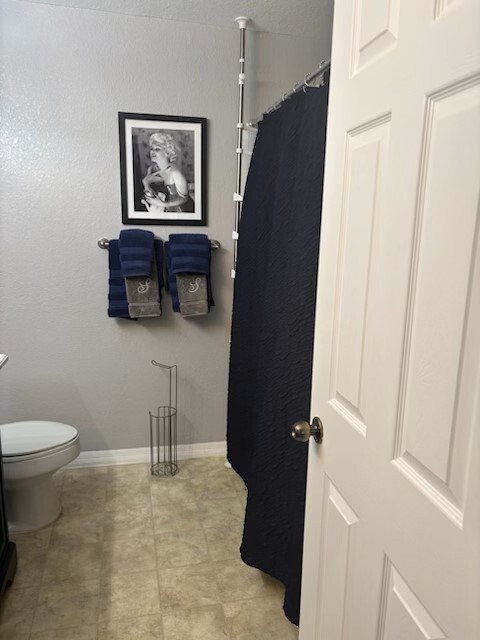 Bathroom 1 Shower/Soaking tub combo - 10961 Burnt Mill Rd