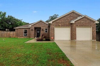 Building Photo - 605 Madeline Ct