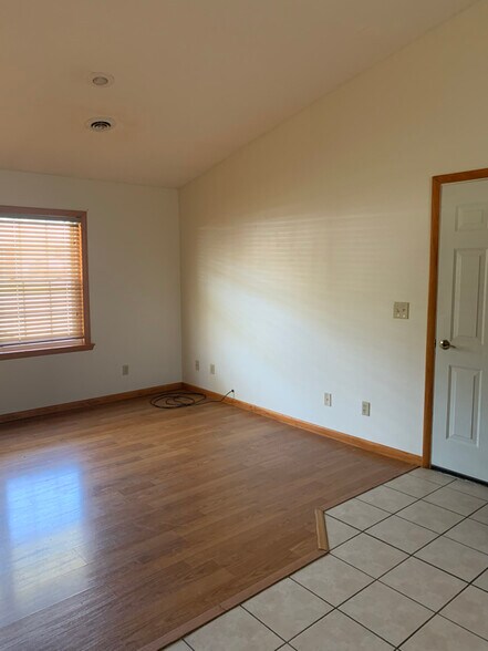 Building Photo - 185 Gullion Ln