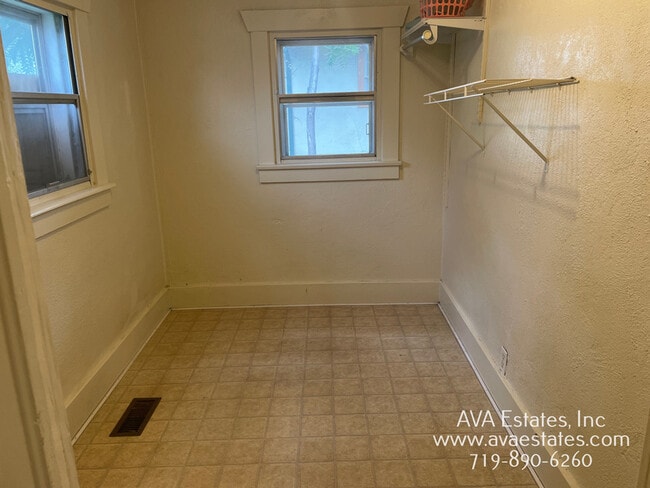 Building Photo - 1302 Jackson St