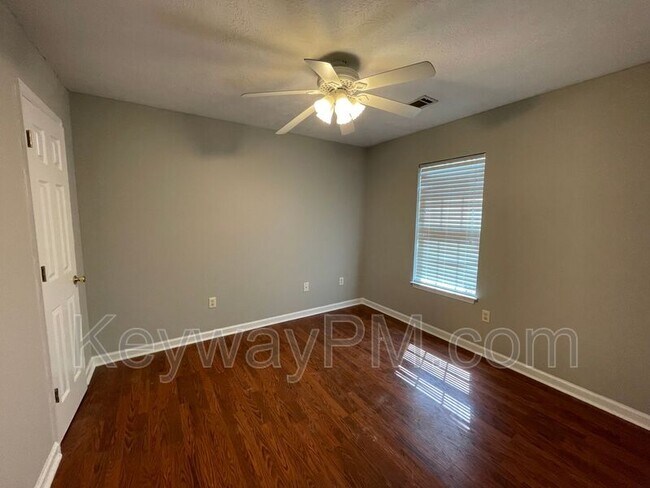 Building Photo - 1414 Anna Way