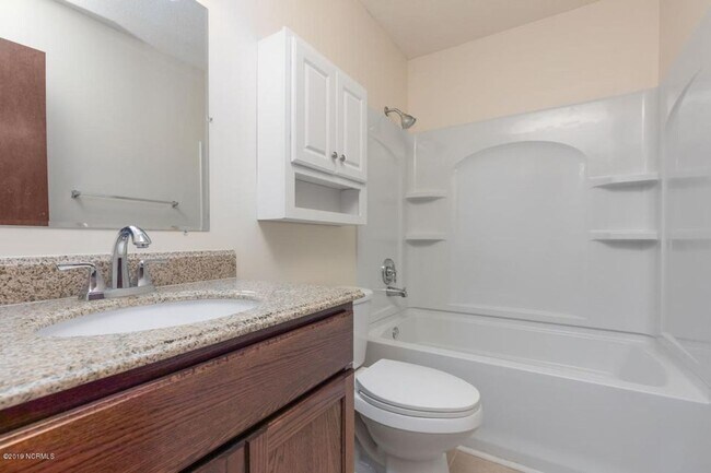 Building Photo - 2 Bedroom, 2 Bathroom Home