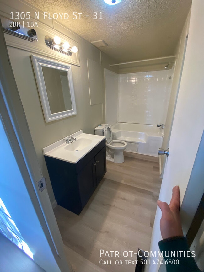 Building Photo - 1305 N Floyd St