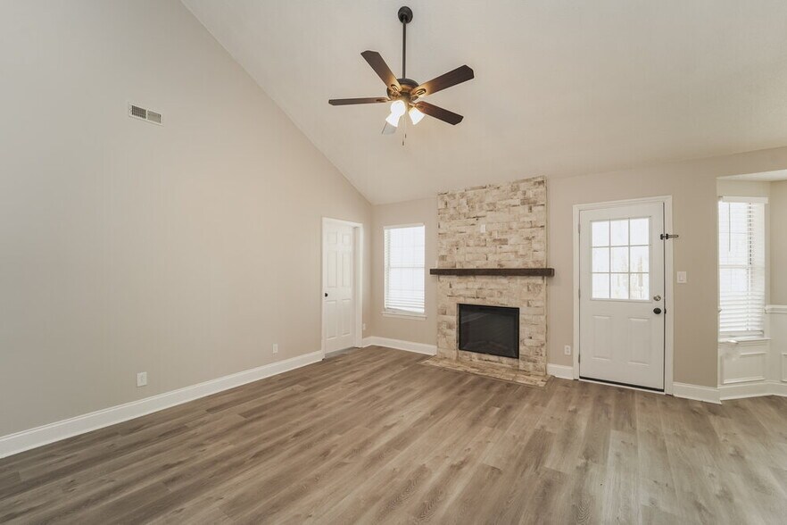Building Photo - 3520 Sandberry Dr