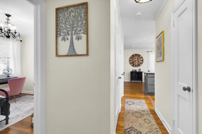 Building Photo - 604 9th St