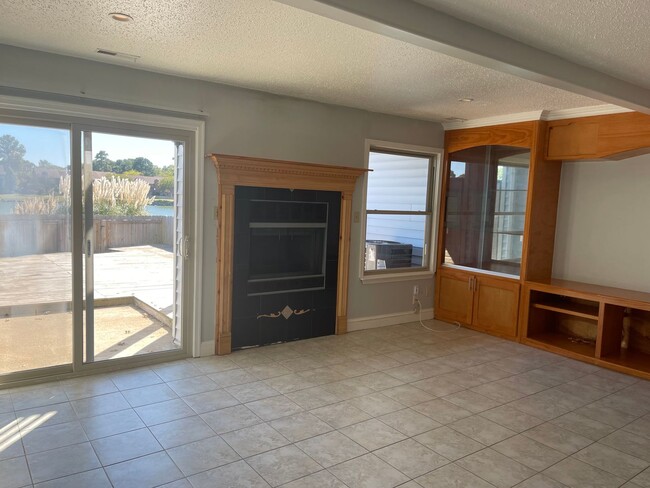 Building Photo - KEMPSVILLE LAKEFRONT TOWNHOUSE FOR RENT!