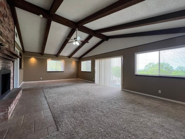 Building Photo - 10267 Mount Crosby Dr