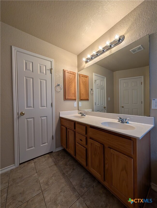 Building Photo - 249 Val Verde Dr